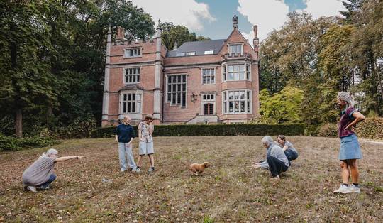 ‘Het was een dode plek geworden, vandaag bruist ze weer van het leven’: zo wonen moderne gezinnen in historische kastelen