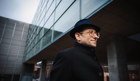 Rabbijn Moshe Friedman dient nieuwe klacht in tegen orale zuiging na joodse besnijdenissen: ‘Het is als een verkrachting zonder condoom, een afschuwelijke praktijk’