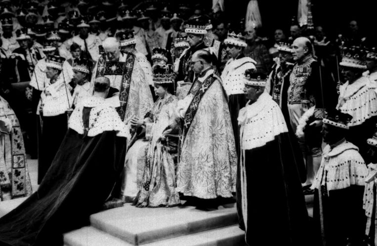 Koningin Elizabeth Ii Viert Negentigste Verjaardag Met Bescheiden Feestje Trouw