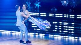 Elisabeth verandert volledig in Elsa van 'Frozen'