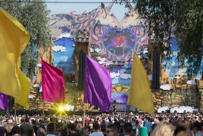 Losgaan op Lost Frequencies en meezingen met Lil' Kleine; eerste namen Dreamfields bekend