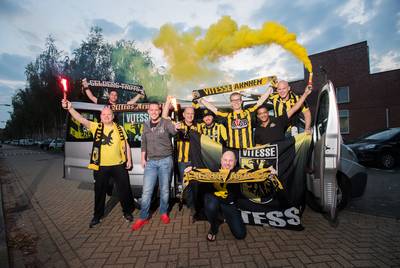 Negen Vitesse-vrienden rijden in een nacht naar Nice