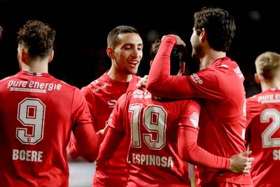 FC Twente wint opnieuw ruim, Smeets maakt wereldgoal