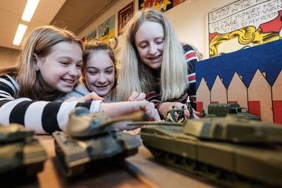 Scholieren in Silvolde leren over 75 jaar vrijheid: ‘Wist niet dat er hier zoveel gebeurde in de oor