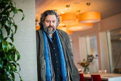 ‘Doordeweeks ben ik druk en als presentator erg aanwezig, in het weekend blus ik af’