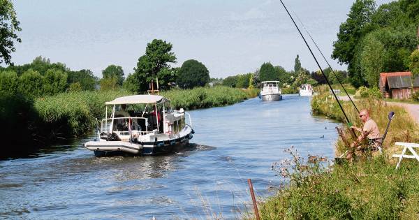Brandweer redt ree uit IJssel bij Hekendorpse Buurt.