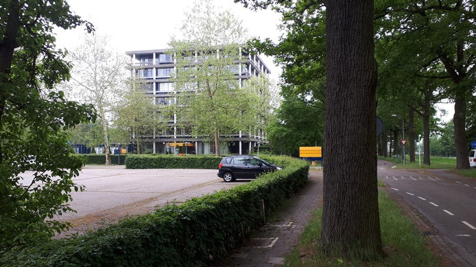 De kantoorflat wordt gesloopt en maakt plaats voor huurappartementen.