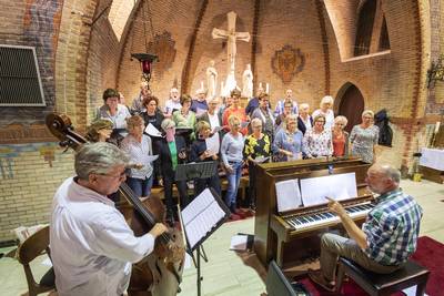 50 jaar Ad Fundum in Bornerbroek: minder kerkelijk, meer algemeen