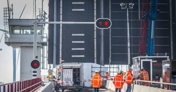 Nieuwe gebreken aan brugklep Haringvlietbrug