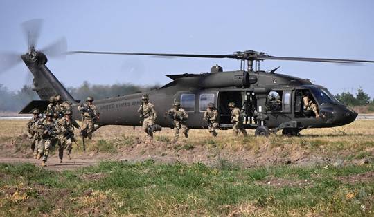 ‘Trump wil duizenden militairen van elite-eenheid naar Midden-Oosten sturen’