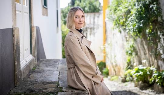 ‘Hoe kon onze generatie zo ontevreden worden?’: Spaans auteur Beatriz Serrano fileert de tijdsgeest