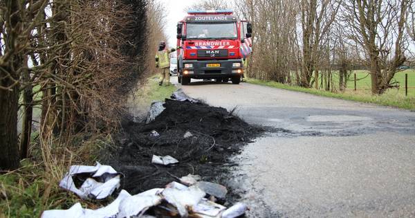 Brandweer blust vuur in autobanden in Meliskerke en Arnemuiden - PZC