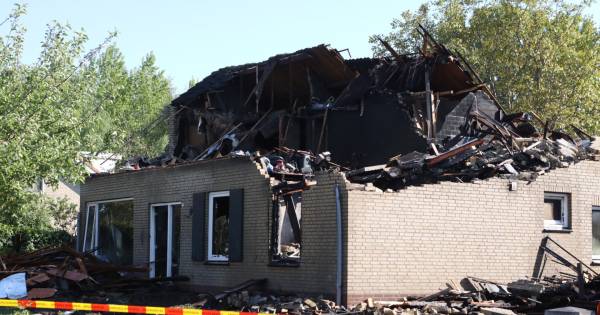 Woning brandt uit in Olland | Boxtel - Eindhovens Dagblad