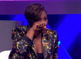 Edsilia Rombley in tranen tijdens optreden I can see your voice