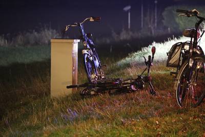 Fietser zwaargewond, drie anderen lichtgewond, bij aanrijding in Maashees