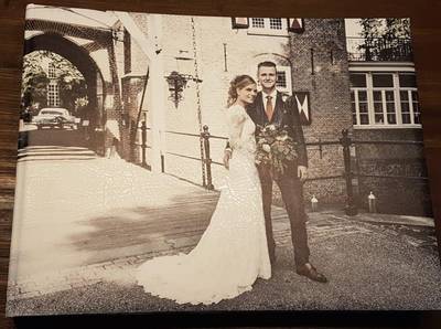 Echtpaar radeloos na diefstal compleet album met trouwfoto’s: ‘Vermoedelijk aangezien voor laptop’