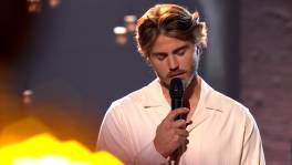 MAKSIM krijgt iedereen stil met 'Ik Mis Je Elke Dag'