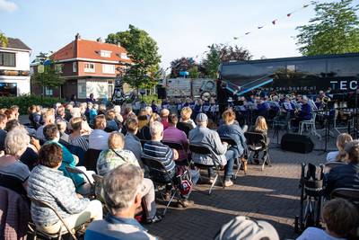 Vol Kerkplein voor Muziekvereniging Amicitia in Rietmolen