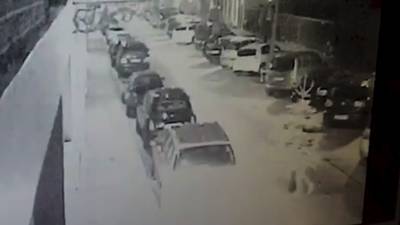 Bizarre auto-inbraak in Amsterdam: inbreker vermomt zich als kerstboom