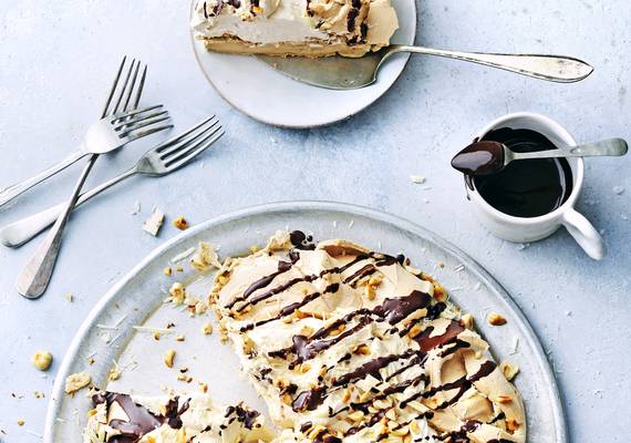 Pavlova met espresso, hazelnoten & chocola