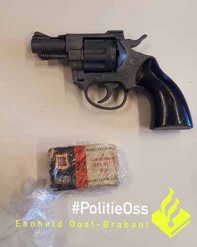 Vrouw vindt bij het opruimen een pistool met munitie in tas van schoonzoon in Oss