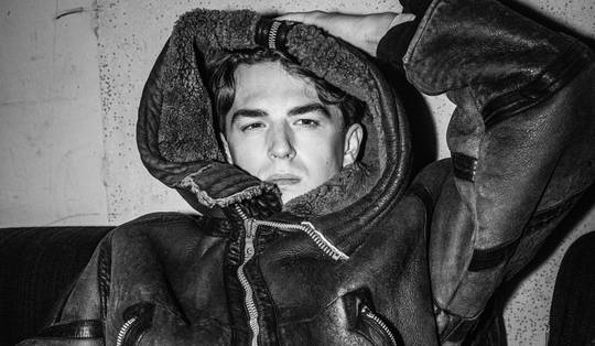 Meer dan een hitmachine: wie is Antoon, de man achter bangers van Roxy Dekker, Froukje en S10?