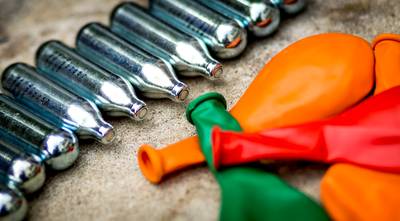 Kabinet denkt tóch na over verkoopverbod lachgas