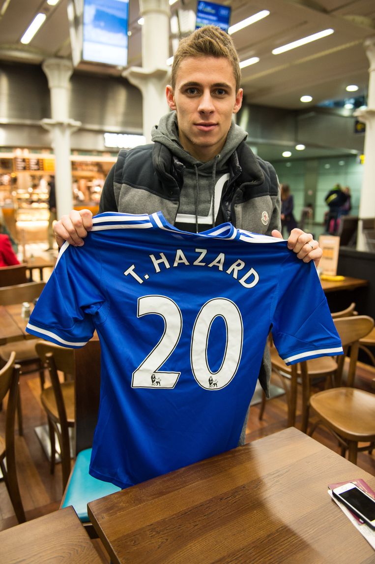 Win speciaal Chelsea-shirt gesigneerd door Thorgan Hazard ...