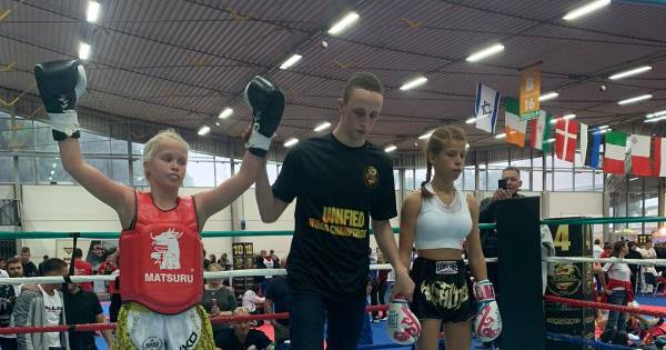 Kickbokser Roxanne Kivits (11) uit Den Bosch wint twee wereldtitels - BD.nl