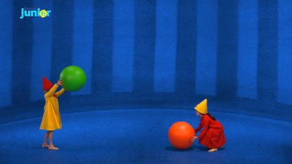 44. Bumbina en Babaki spelen met de bal