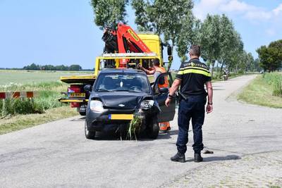 Personenauto belandt bij Kerkwerve in sloot, drie gewonden