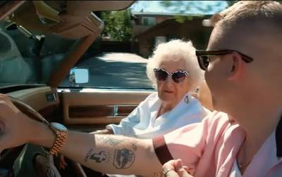 Oma Macklemore gaat helemaal los op honderdste verjaardag