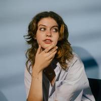 ‘Dat is de enige keer dat ik mijn vader kwaad naar school heb zien bellen’: MNM-ochtendstem Imane Boudadi