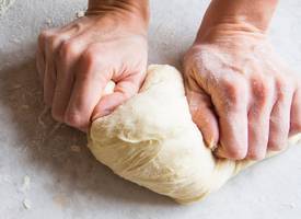 Dit is dé manier om deeg gelijkmatig uit te rollen