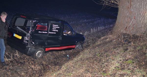 Man gewond bij botsing met boom in Collendoorn - De Stentor