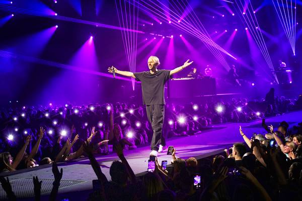 Regi in het Sportpaleis: Regi vs. Milk Inc.