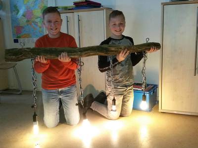 Een bijzondere lamp in plaats van afval: Tormijnschool houdt zich bezig met hergebruik