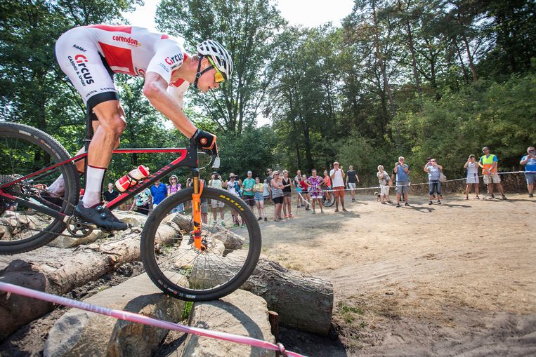 Alleskunner Van Der Poel Voltooit Unieke Trilogie Nationaal Kampioen Op De Weg In Het Veld En Op De Mountainbike De Volkskrant