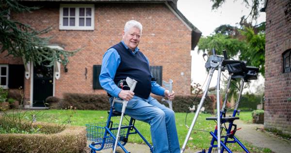 Wim zamelt rollators en krukken in voor hulpbehoevenden in Roemenië