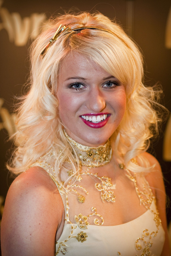 Britt Dekker huilt om uitgelekte foto's Playboy | Foto | AD.nl