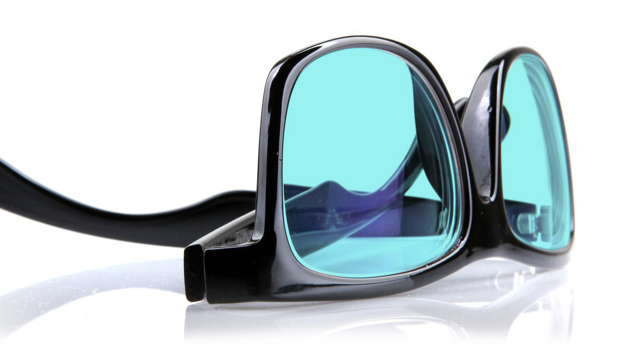 Geen enkel bewijs dat een kleurenbril helpt bij dyslexie Trouw