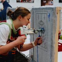 Nood aan mentale rust? Tuft eens een tapijt: ‘Na een workshop gaat iedereen blij naar huis’