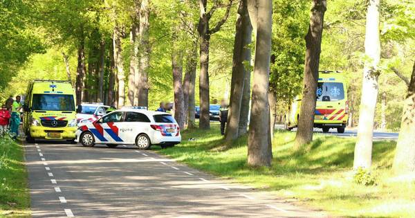 Twee personen afgevoerd naar ziekenhuis na ongeval met quad bij Oldenzaal.