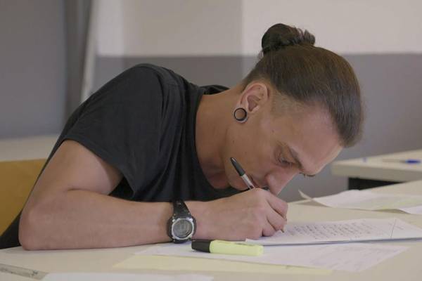 Derrière les barreaux, l'école