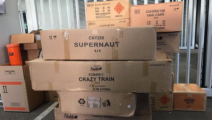 Politie Vindt Kilo S Illegaal Vuurwerk In Dordtse Schuur Dordrecht Ad Nl