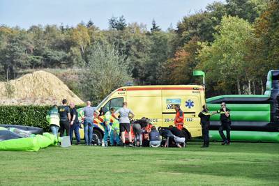 Ernstig ongeluk met springkussen in Esbeek: twee kinderen gewond, traumahelikopter geland
