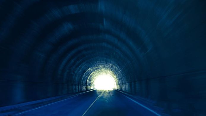 Het licht aan het einde van de tunnel is écht: dit gebeurt er 30 seconden  voor je sterft | Wetenschap & Planeet | hln.be