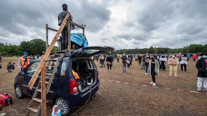 Grote demonstratie tegen racisme in Goffertpark