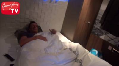 Gerard Joling heeft moeite met opstaan, Danny de Munk neemt hond in de maling