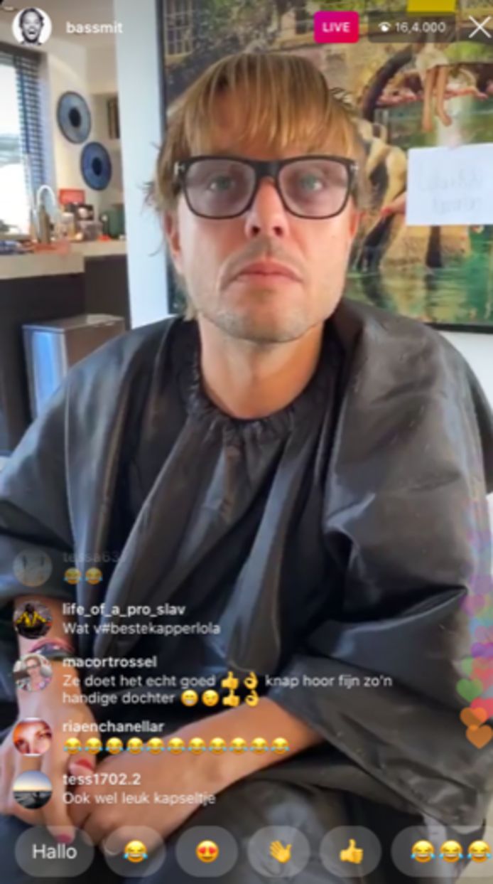 Bas Smit laat dochter (8) zijn haar knippen tijdens livestream ‘Klamme handjes’ Show